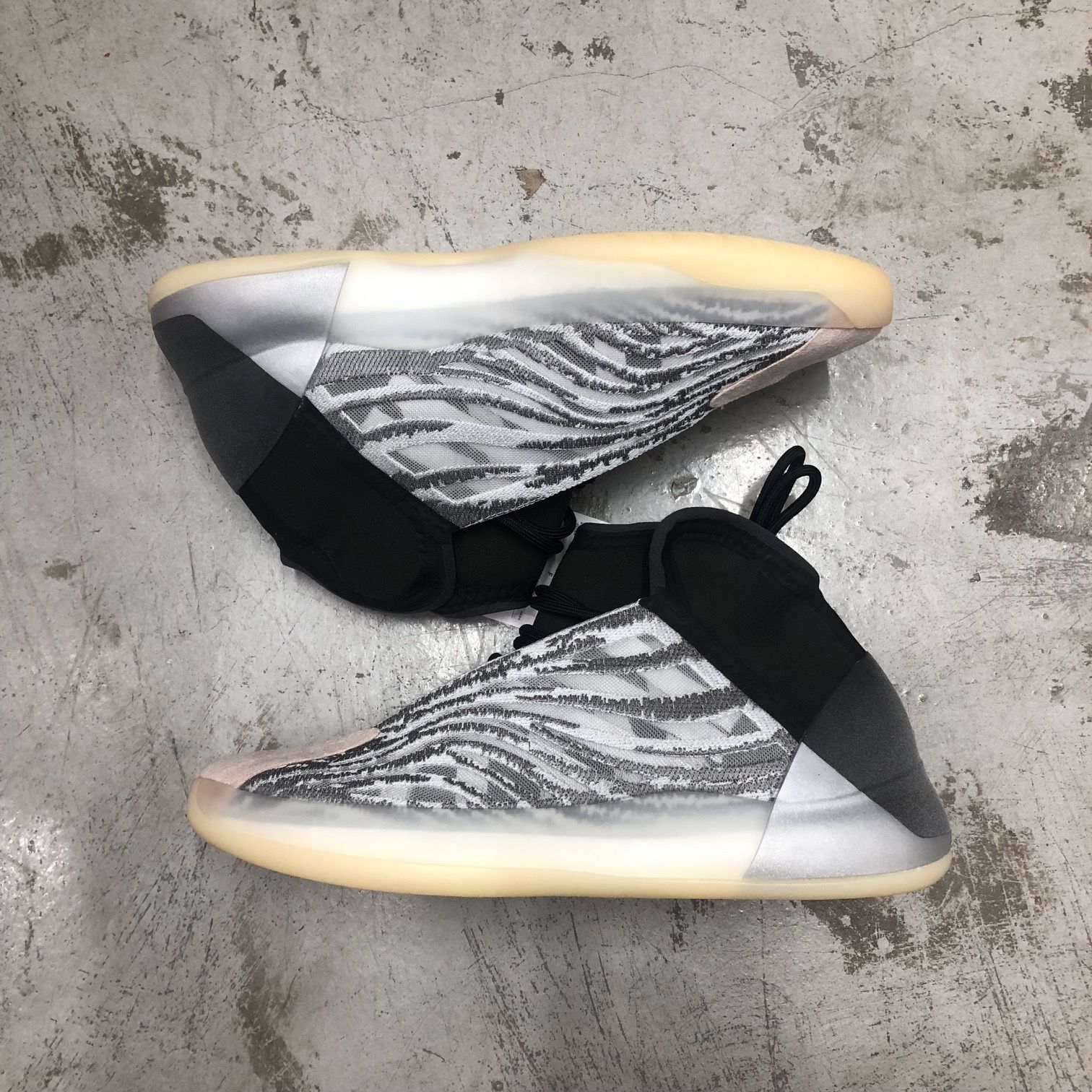 新品 国内正規 adidas YEEZY Quantum QNTM Q46473 クォンタム イージー 