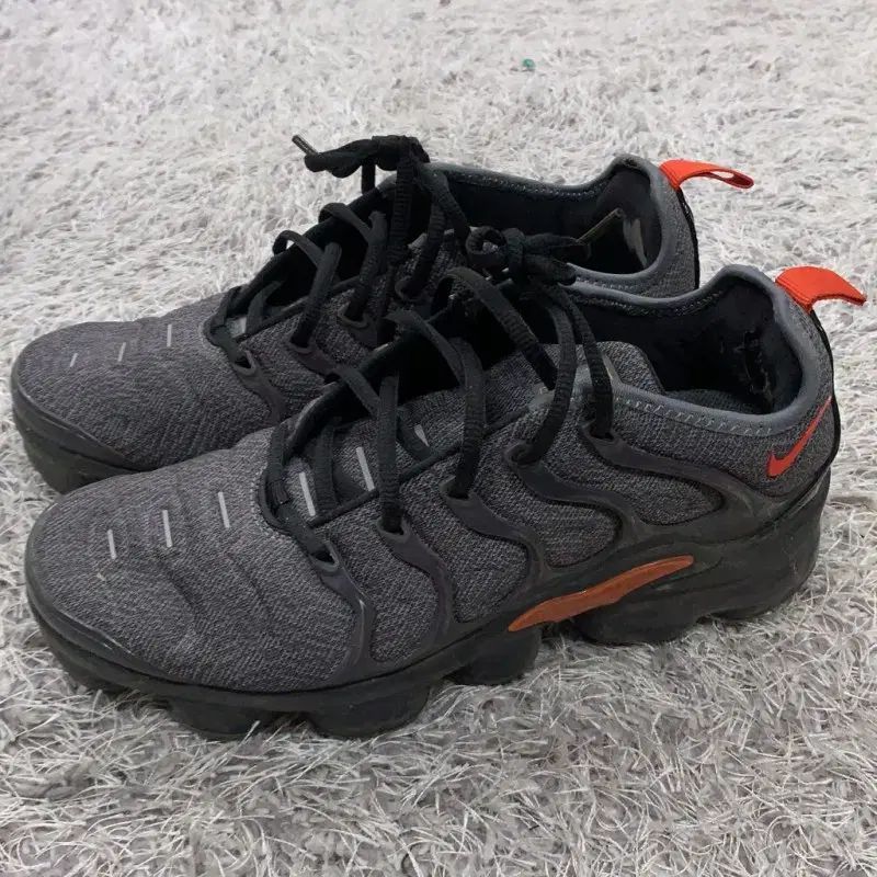 NIKE(ナイキ) ヴェイパーマックス プラス グレー スニーカー 靴 250 G02432