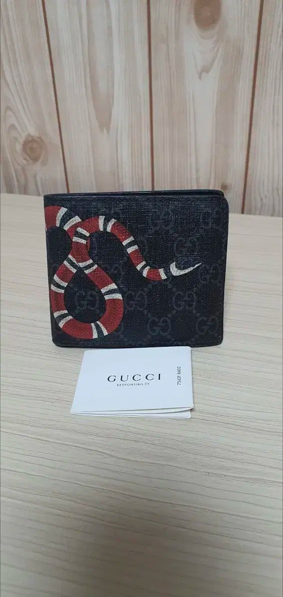 GUCCI グッチ 蛇 二つ折り財布|財布 ブラック 正規品 S レベル 感情 O