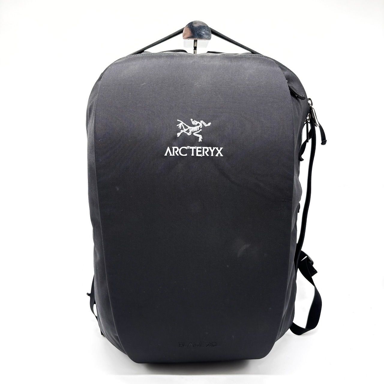 アークテリクス ARC'TERYX リュック 黒 イエローの刺繍ロゴ タッセル ARC'TERYX アークテリクス 24016 Arro 22 Backpack Arcteryx