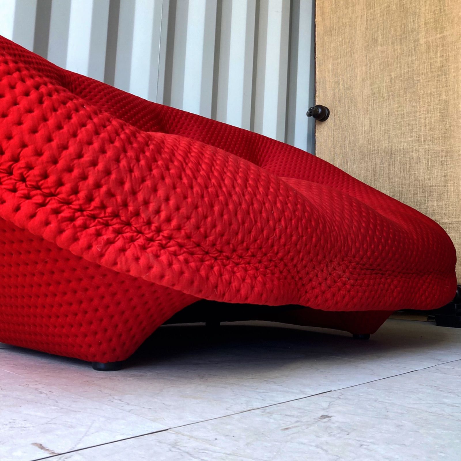 取付無料！フランス リーンロゼプルム2Pソファ レッドファブリックソファ✨