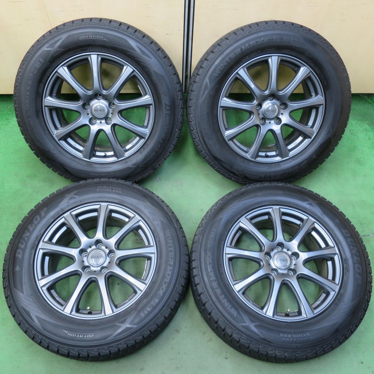 バリ溝 キレイ 9.5分 スタッドレス 235 65R17 ダンロップ ウインターマックス SJ8 DUFACT デュファクト 17インチ PCD114.3 5H 5092601イス