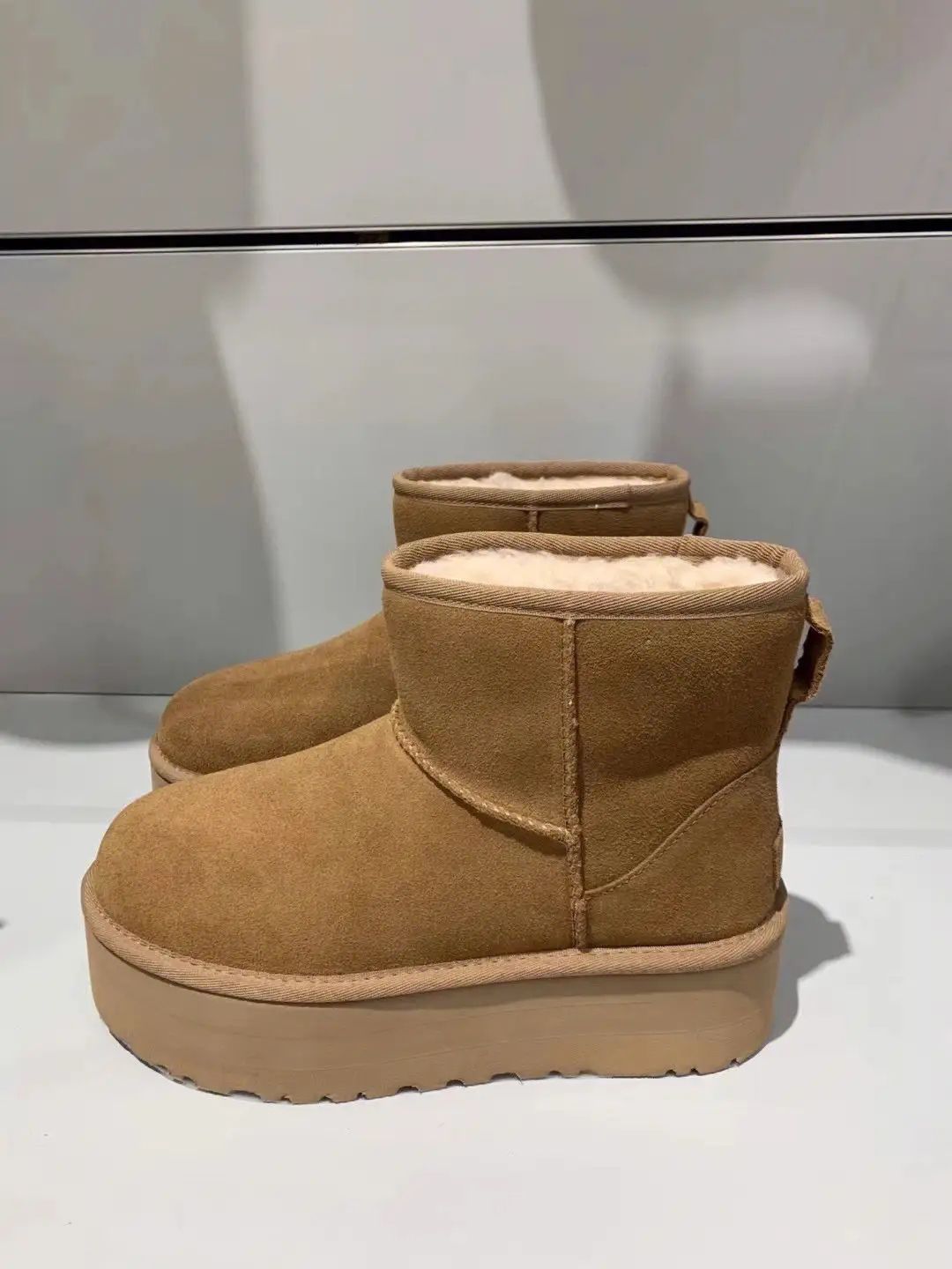 UGG ブーツ クラッシックウルトラ ミニプラットフォーム 箱付DX204 UGG ブーツ クラッシックウルトラ ミニプラットフォーム 箱付DX204