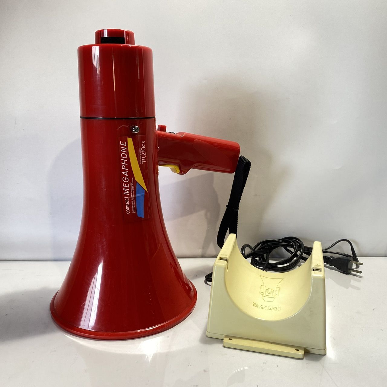 拡声器 メガホン UNI-PEX サイレン付TR-210S 拡声器 メガホン レトロ UNI-PEX サイレン付き TR-210S 新品