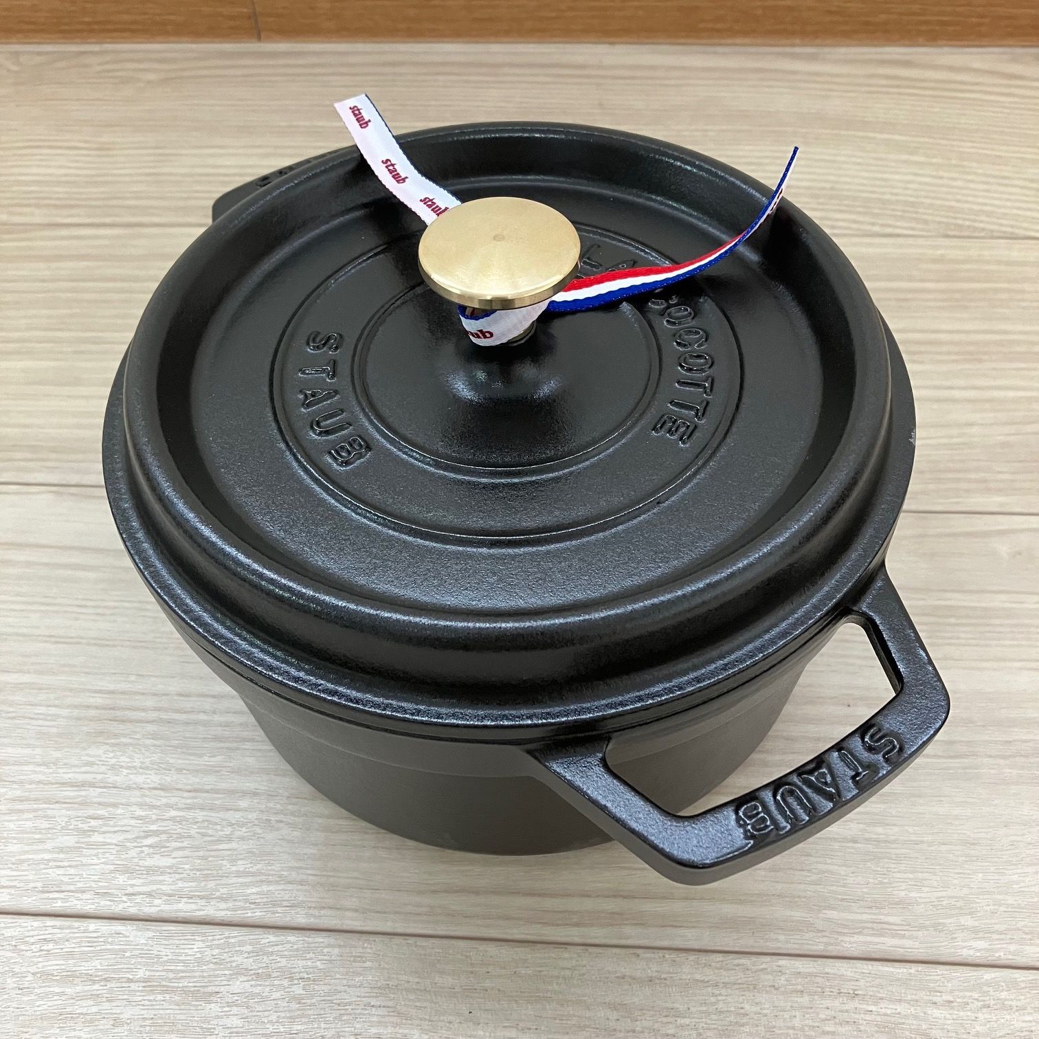 717】<<新品未使用>> ストウブ ピコココットラウンド 20cm ブラック 黒 staub ホーロー鍋 調理器具 キッチン 無水調理 琺瑯  ホーロー - メルカリ