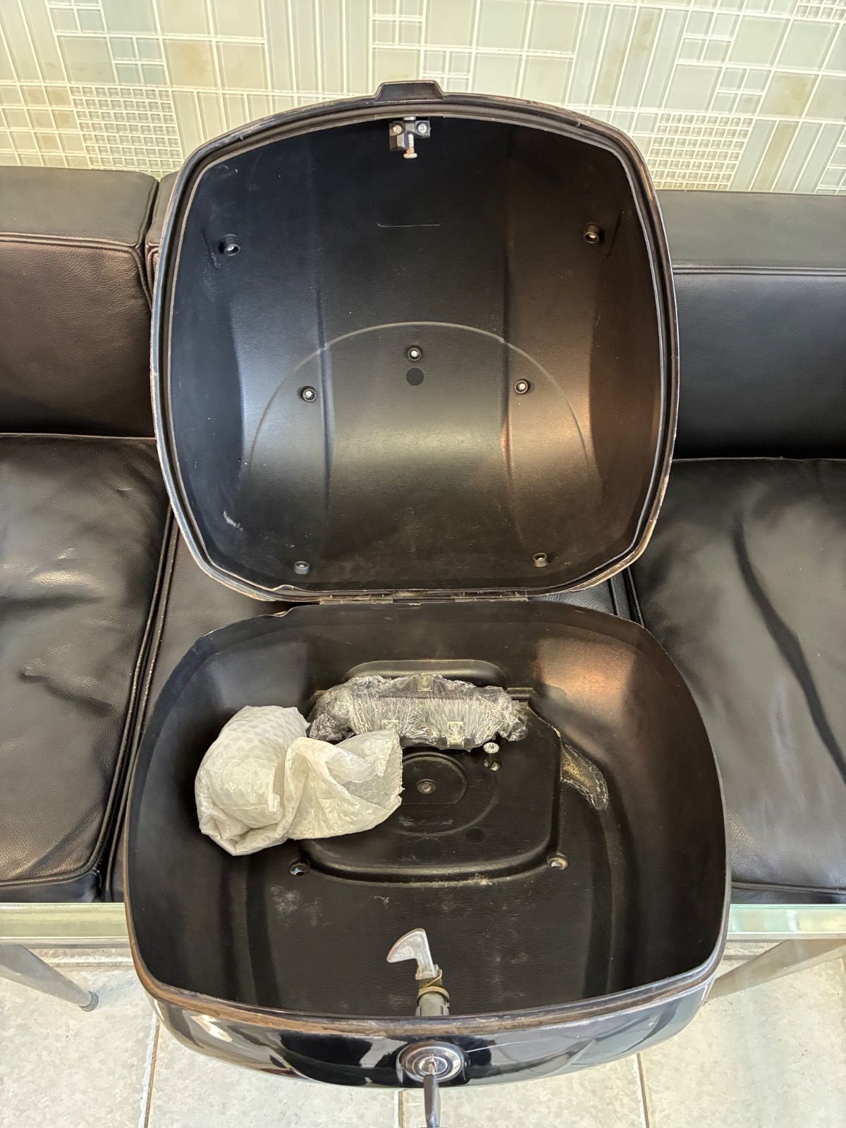 ベスパ純正トップボックス