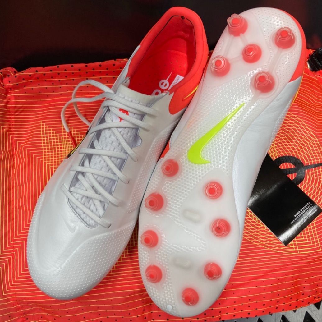 新品未使用、ナイキサッカースパイク・ティエンポレジェンド9
