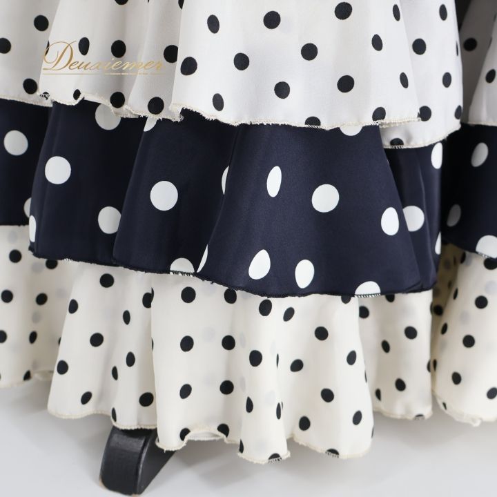 ホワイト系 スカート