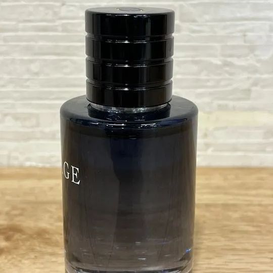 【匿名発送】Dior SAUVAGE 香水 60mL 美品 匿名発送】Dior SAUVAGE 香水 60mL 美品（ソヴァージュ オードゥ