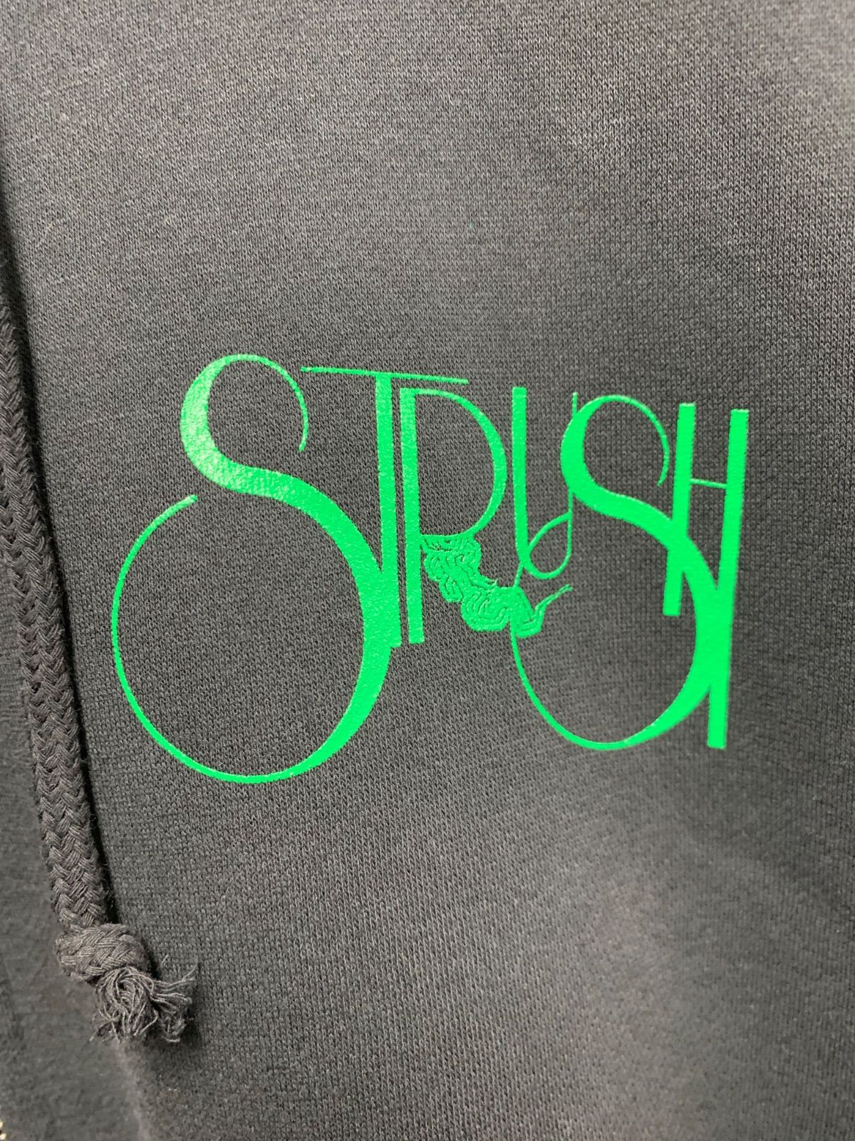 スケートボード STRUSH Footprints ZIP HOOD Art by NOVOL STRUSH Footprints ZIP HOOD Art by NOVOL Some recent little zipper