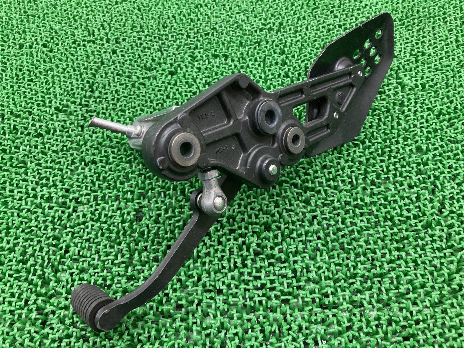 MT-07 ステップ 左 黒 1WS ヤマハ 純正 バイク 部品 RM07J ペグ ヒール