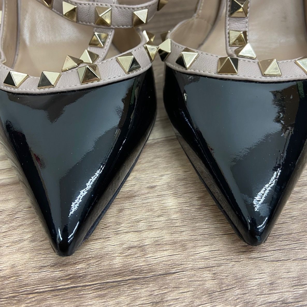 VALENTINO ロックスタッズアンクルストラップパンプス　黒　37 VALENTINO ロックスタッズアンクルストラップパンプス 黒 37