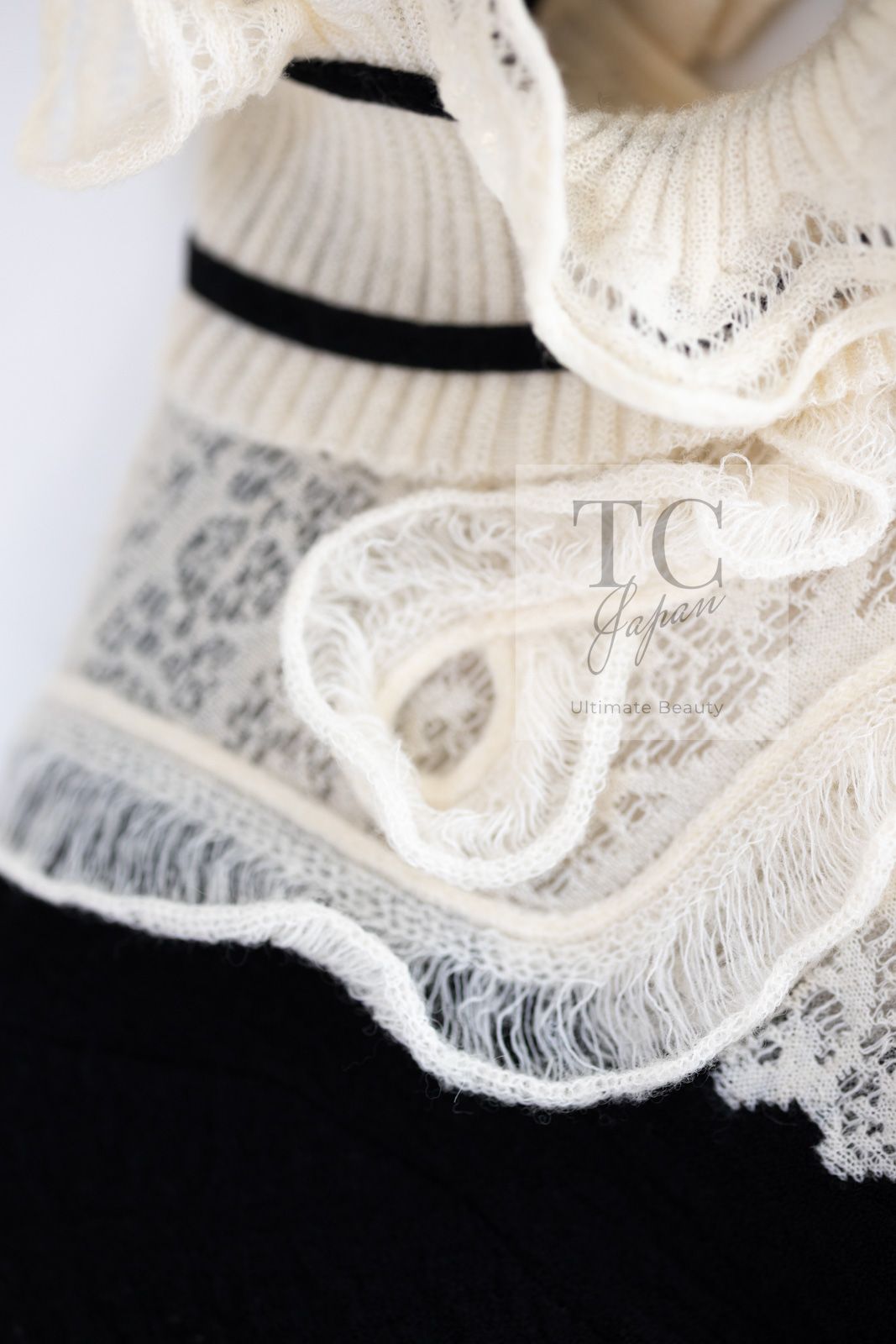 CHANEL - シャネル トップス セーター CHANEL ブラック アイボリー ウール アルパカ ソフト ストレッチ ニット メティエダール 超美品 34 36 シャネル トップス セーター CHANEL ブラック アイボリー ウール