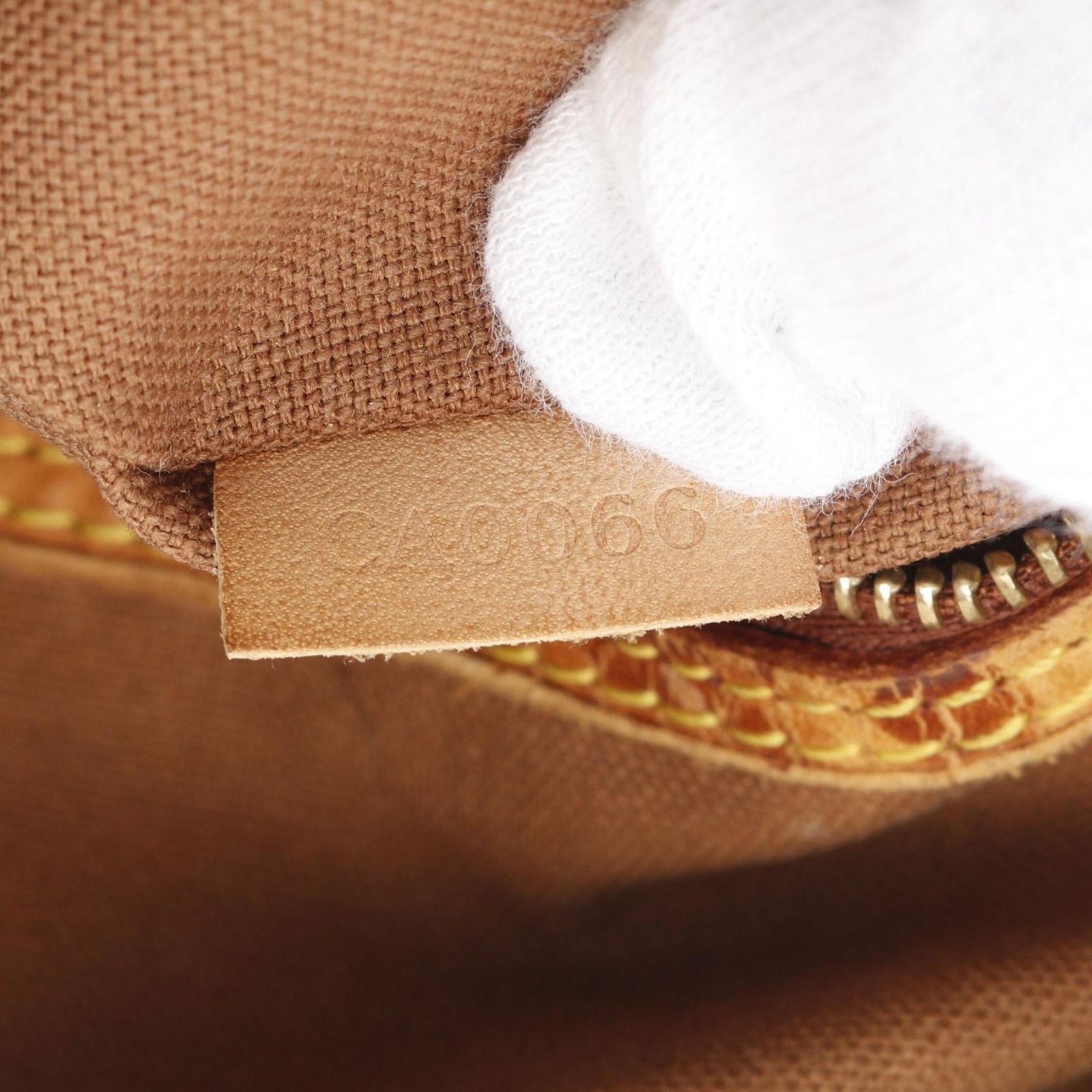 VUITTON ショルダーバッグ