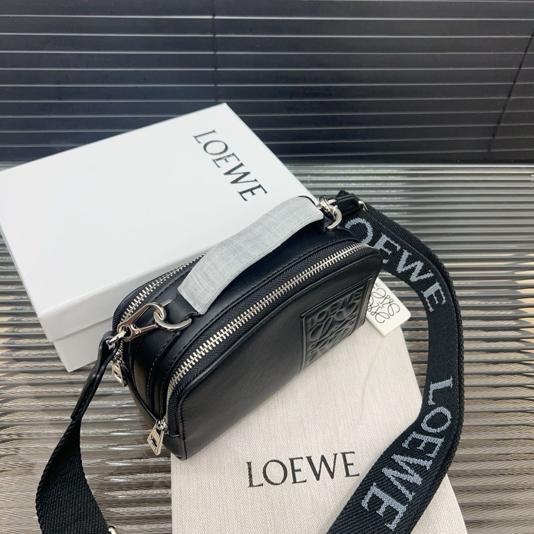 LOEWE 新品未使用 ショルダーバッグハンドバッグショルダーバッグ