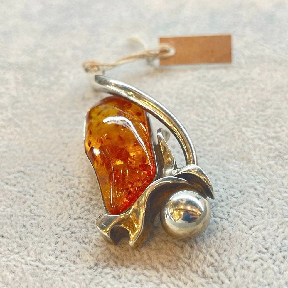 ペンダントトップ 琥珀 アンティーク シルバー925 925刻印 アンバー