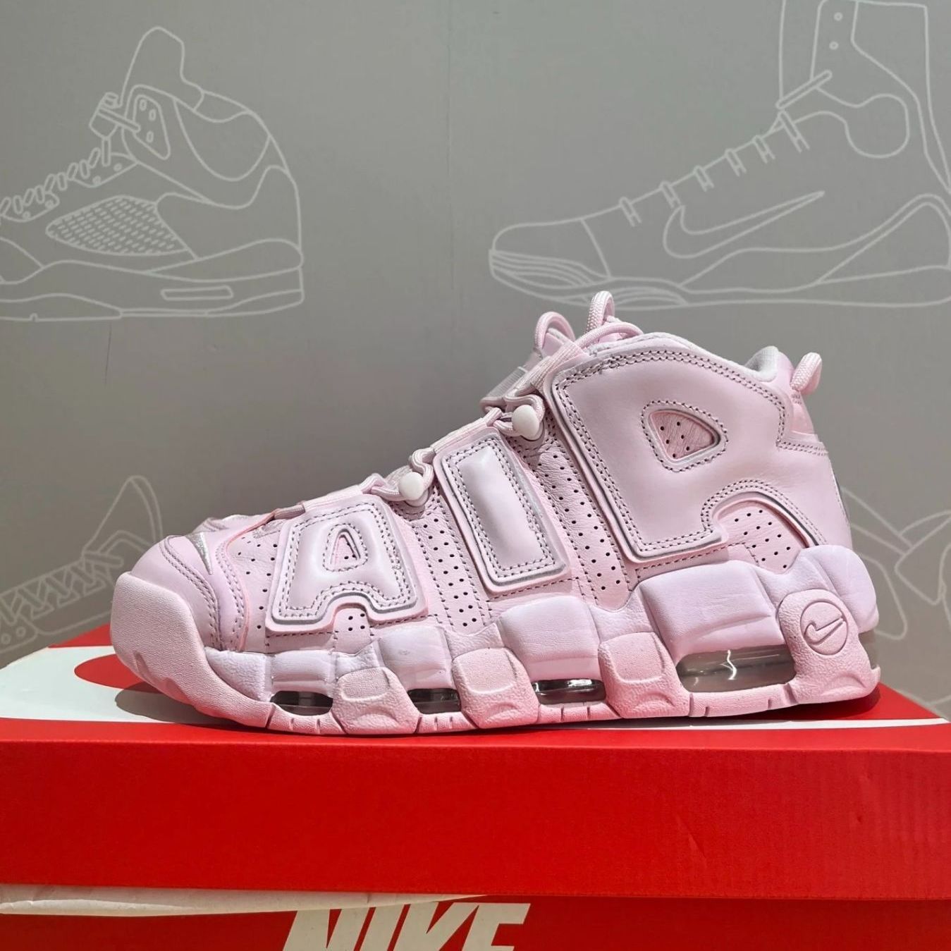 新品NIKE ナイキ W AIR MORE UPTEMPO ウィメンズ エアモアアップテンポ ピンク