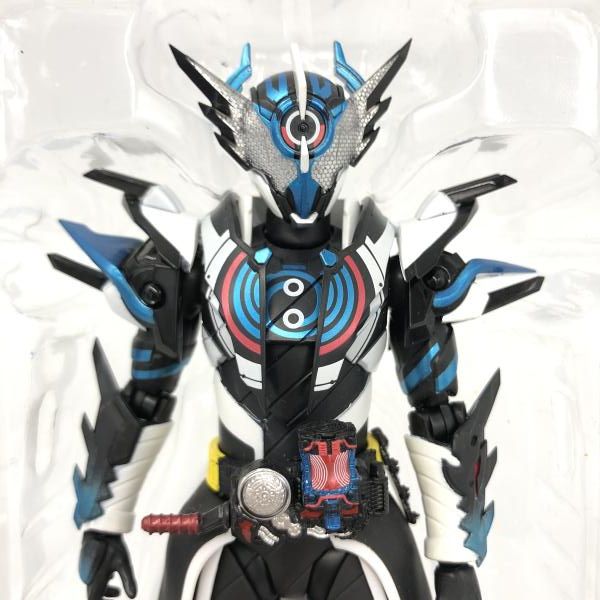 中古】バンダイ S.H.Figuarts 仮面ライダークローズエボル