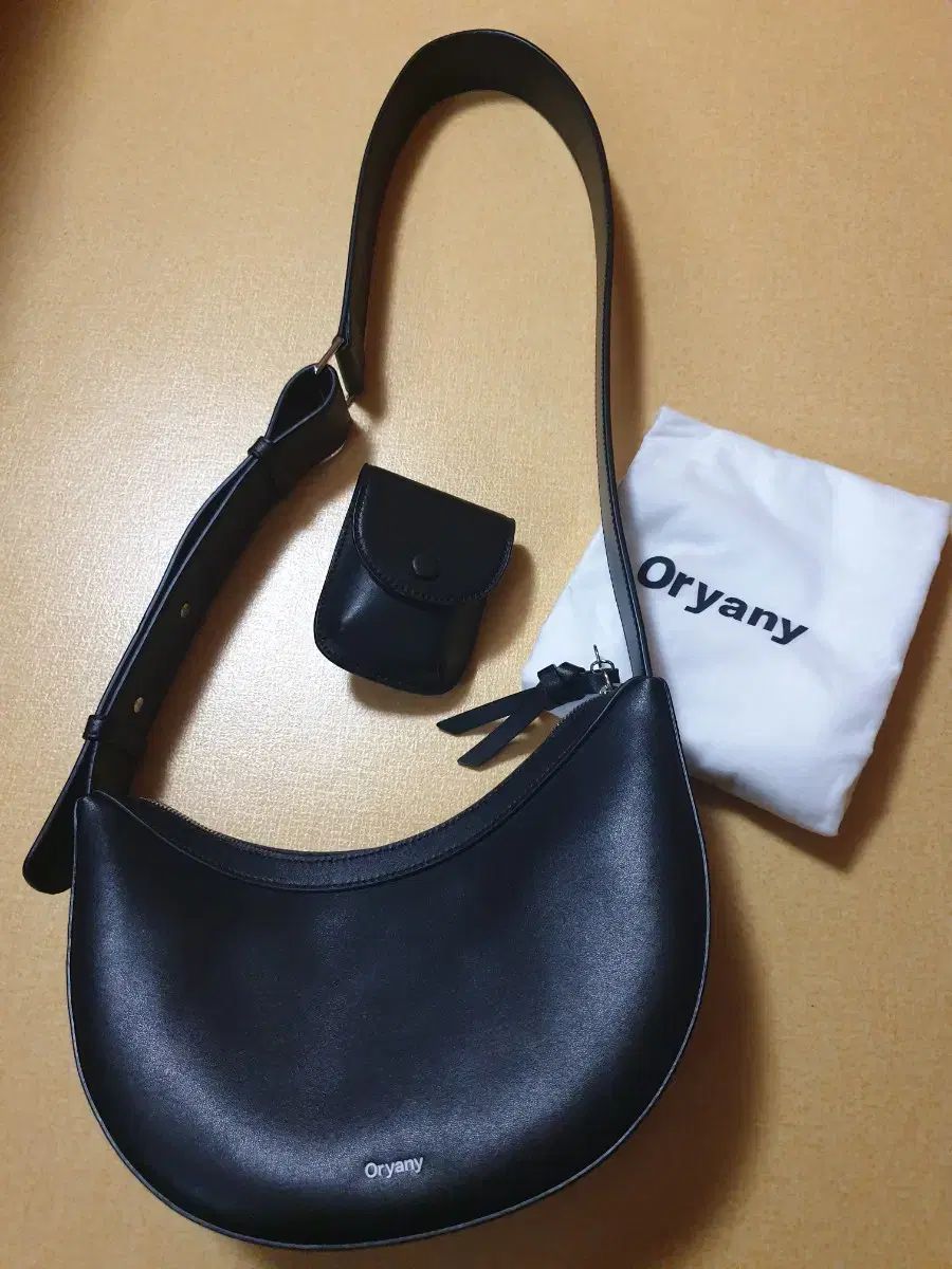 orYANY オリアニー ルーキー クロスボディバッグ
