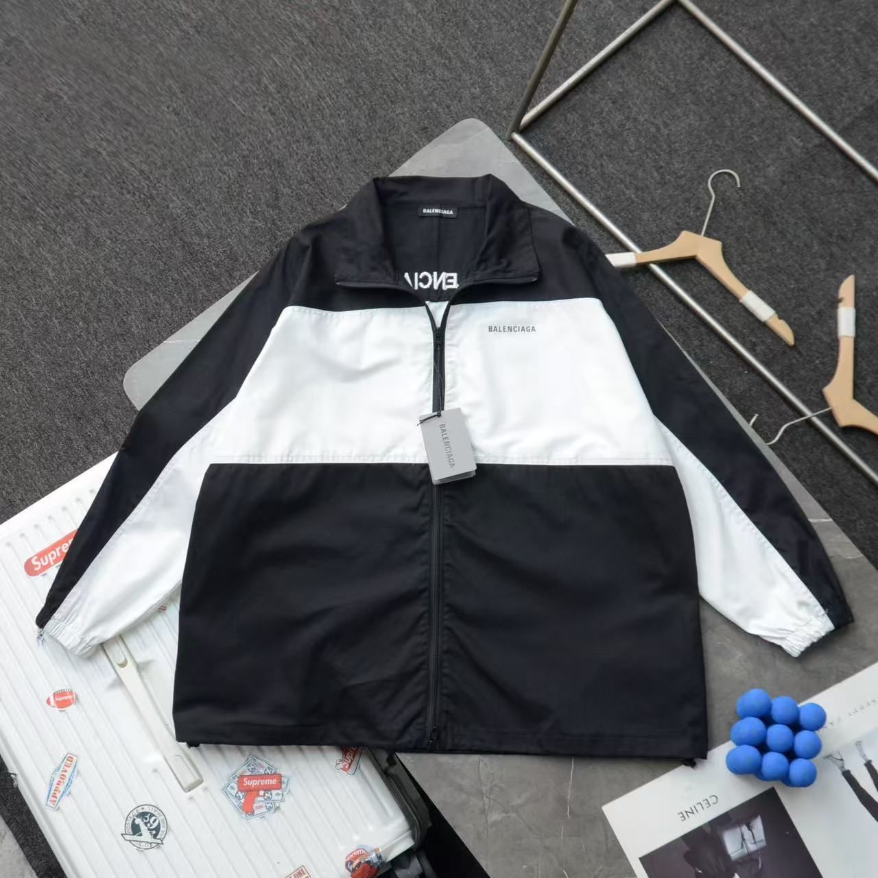 BALENCIAGA ナイロンジャケット ブラック/ホワイト BALENCIAGA ナイロンジャケット ブラック/ホワイト