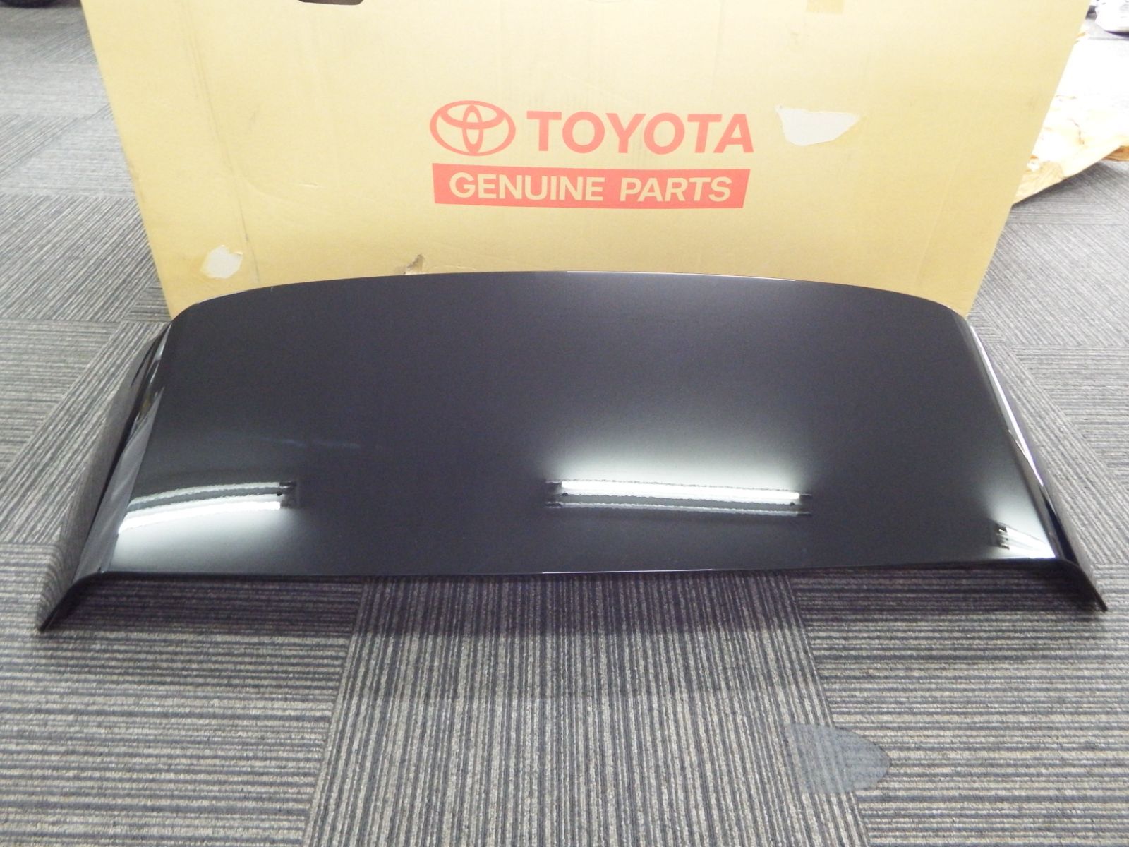 TOYOTA ハリアー 純正リアスポイラー ハリアー60純正リアスポイラー