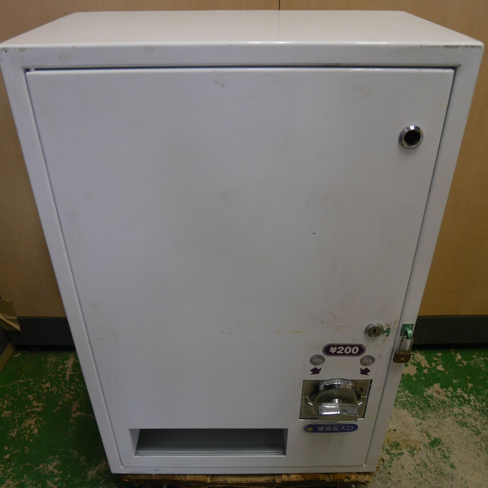 ガチャ機　カードガチャ　手動式自動販売機 ガチャ機 カードガチャ 手動式自動販売機 楽天市場】自販機 本体