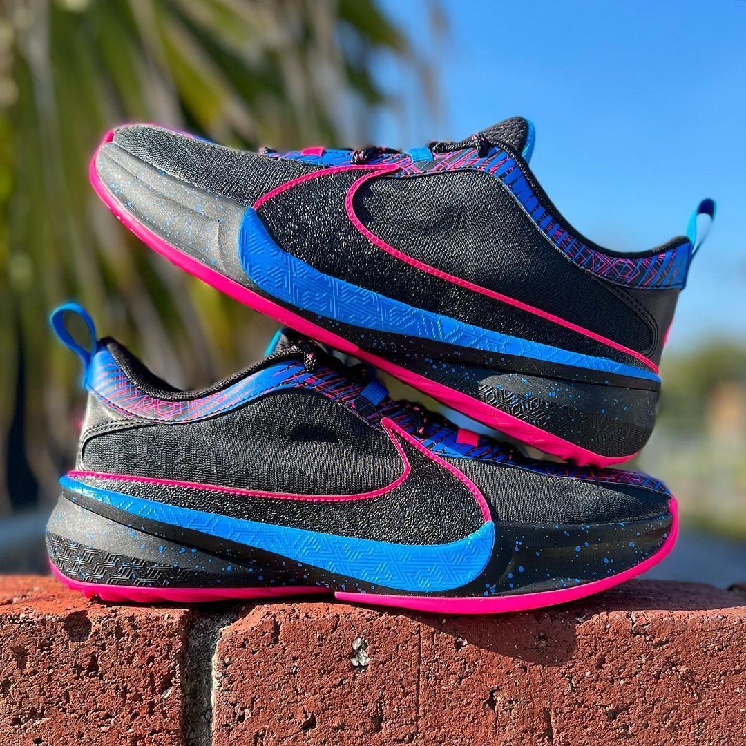 NIKE ZOOM FREAK 5 GS ナイキ ズーム フリーク 5 ヤニス アデトクンボ キッズ 女性 【BOY'S】 black/deep royal blue-hyper pink FB8979-400