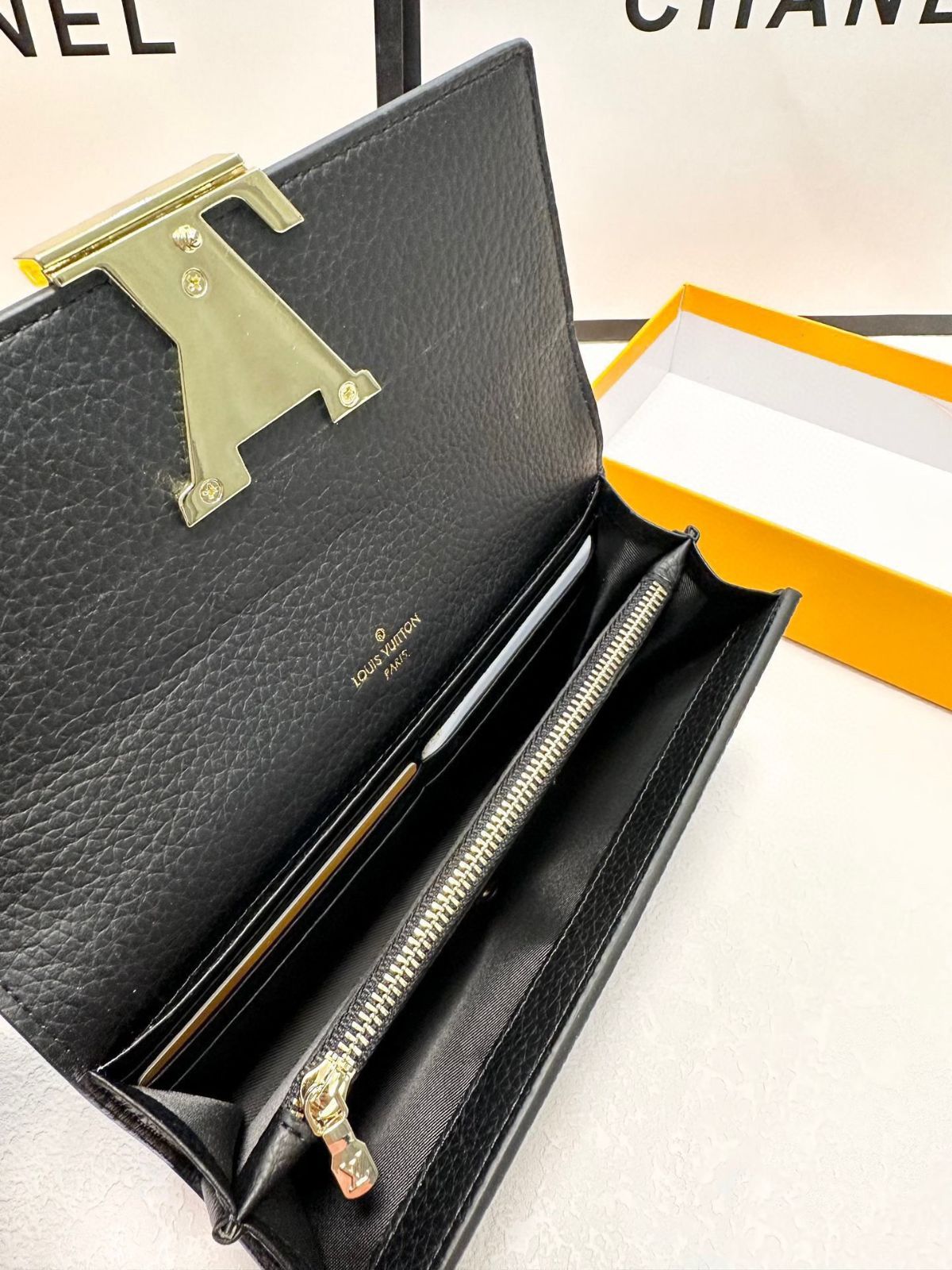 LV 黒色の小さな財布