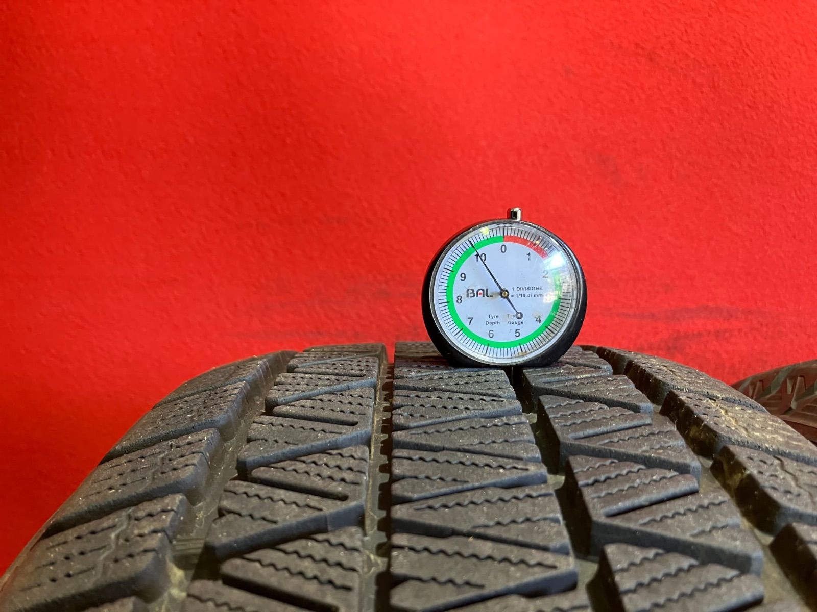 スタッドレスタイヤ 235 55R20 BRIDGESTONE DM-V3 4本SET