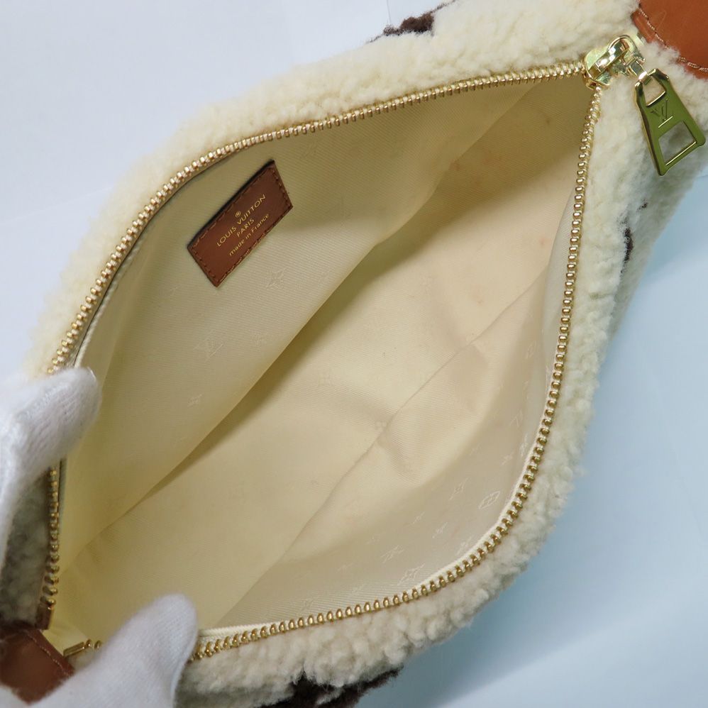 名古屋】ルイヴィトン LV SKI オーバーザムーン M23321
