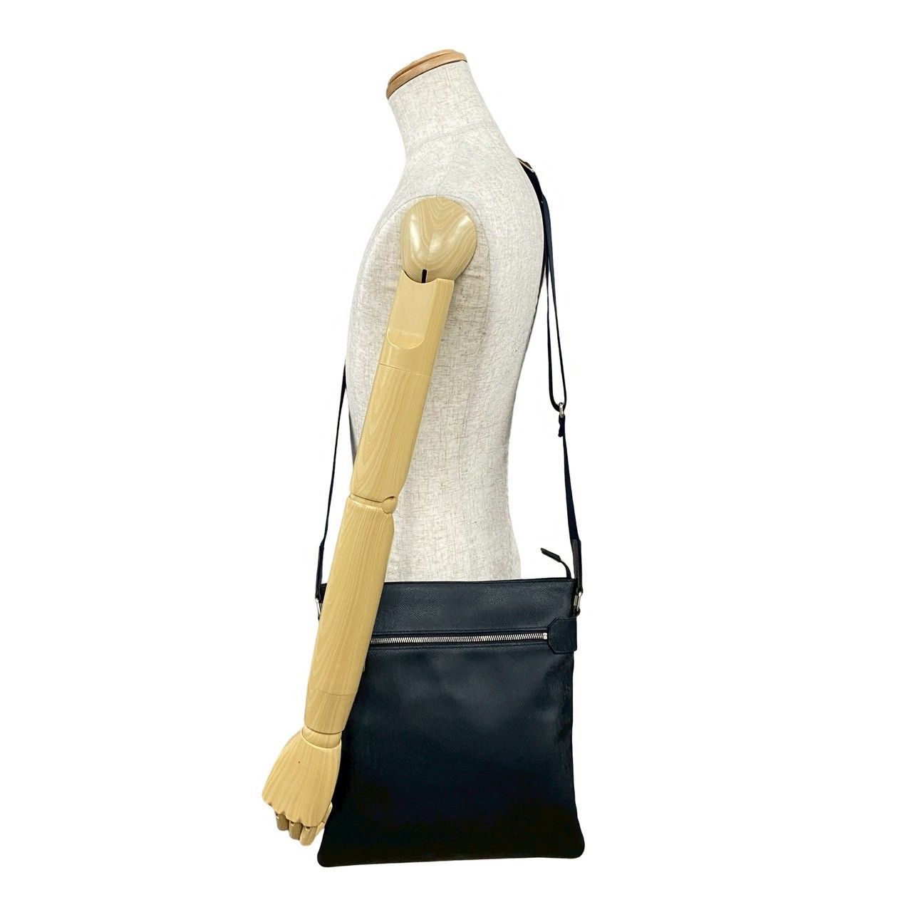 ルイヴィトン ショルダーバッグ サコッシュ ポシェット サシャ タイガ　ネイビー 美品】LOUIS VUITTON ルイヴィトン サシャ タイガ ショルダー