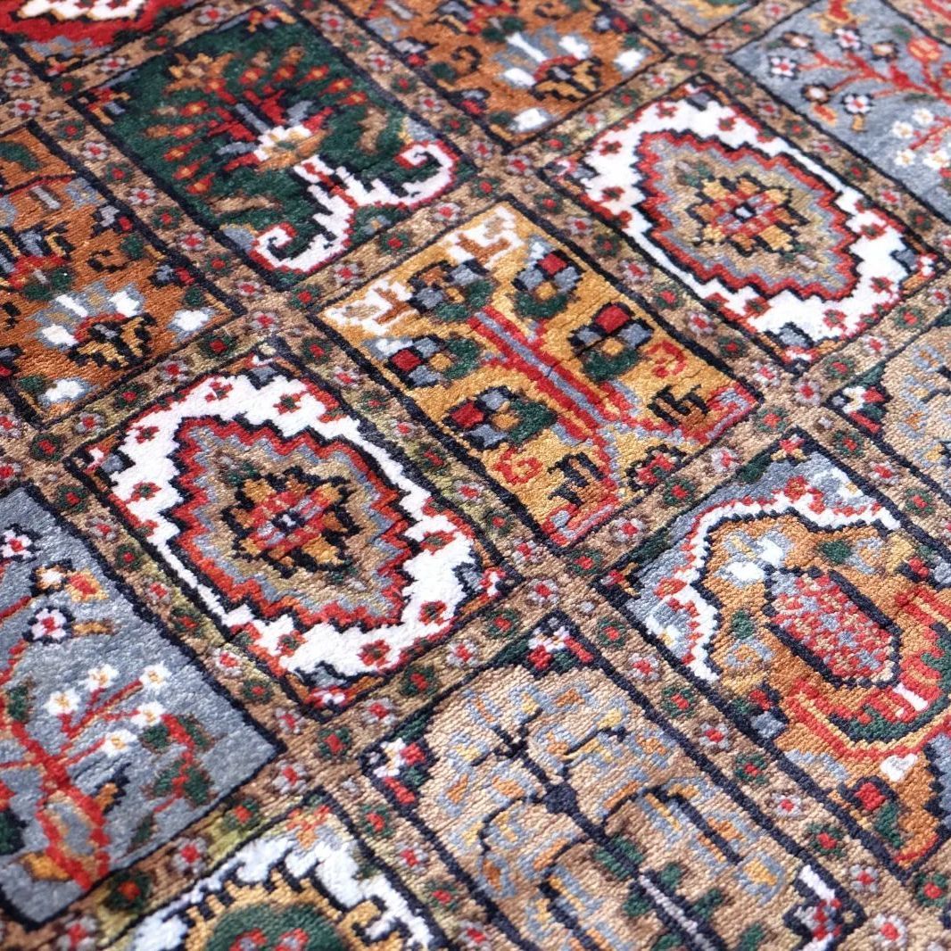 インド 手織り絨毯 シルク ＜約88 x 156 ㎝＞ ブラウン