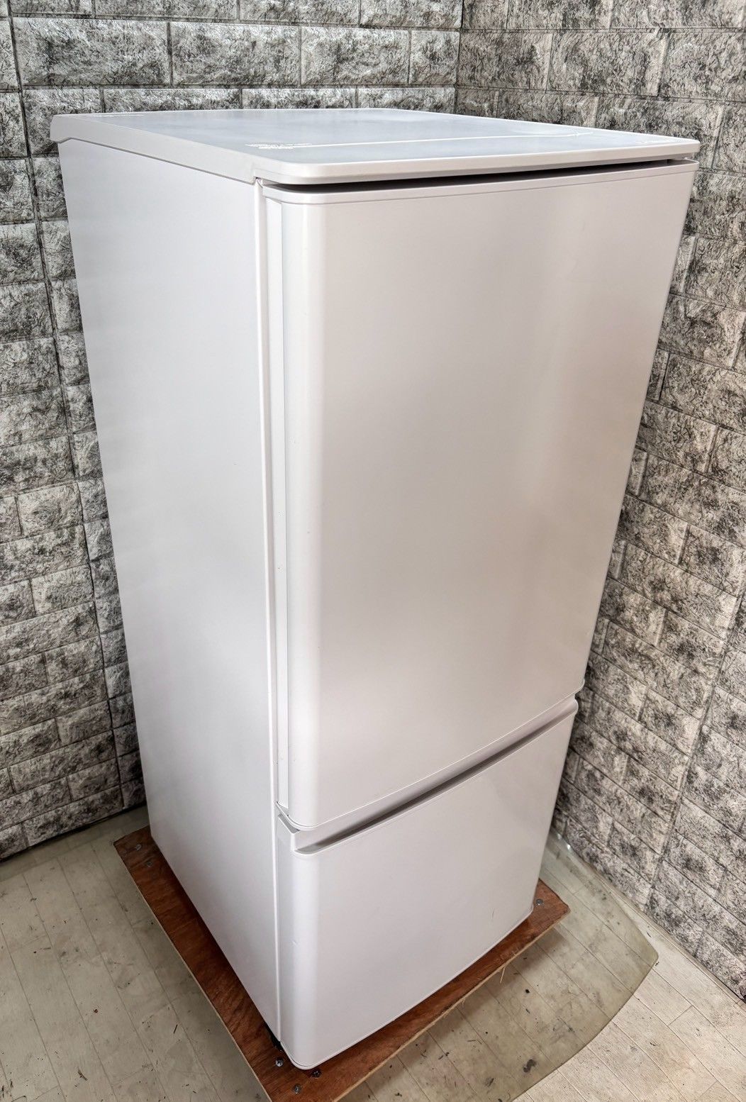 大阪送料無料★3か月保障付き★冷蔵庫★三菱★2ドア★2020年★MR-P15F-W★R-629 大阪送料無料☆3か月保障付き☆冷蔵庫☆三菱☆2ドア☆2020年☆MR-P15F