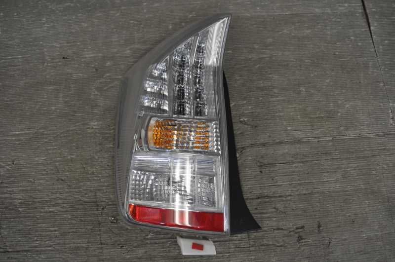 左 テールライト テールランプ スタンレー LED全点灯OK (ZVW30