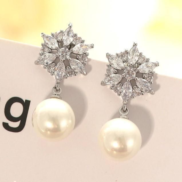 パール ピアス 結婚式レディース 高級 雪の結晶シルバー 揺れる