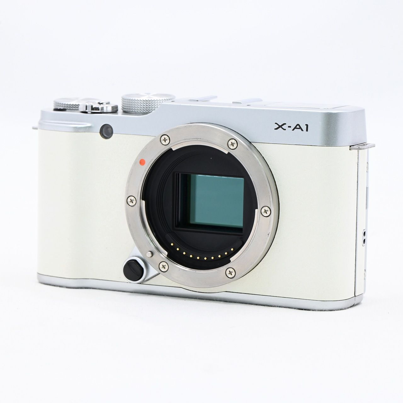 フジフイルム FUJIFILM X-A1 プレミアムホワイトモデル 限定1000台 ミラーレス一眼レフカメラ【中古】