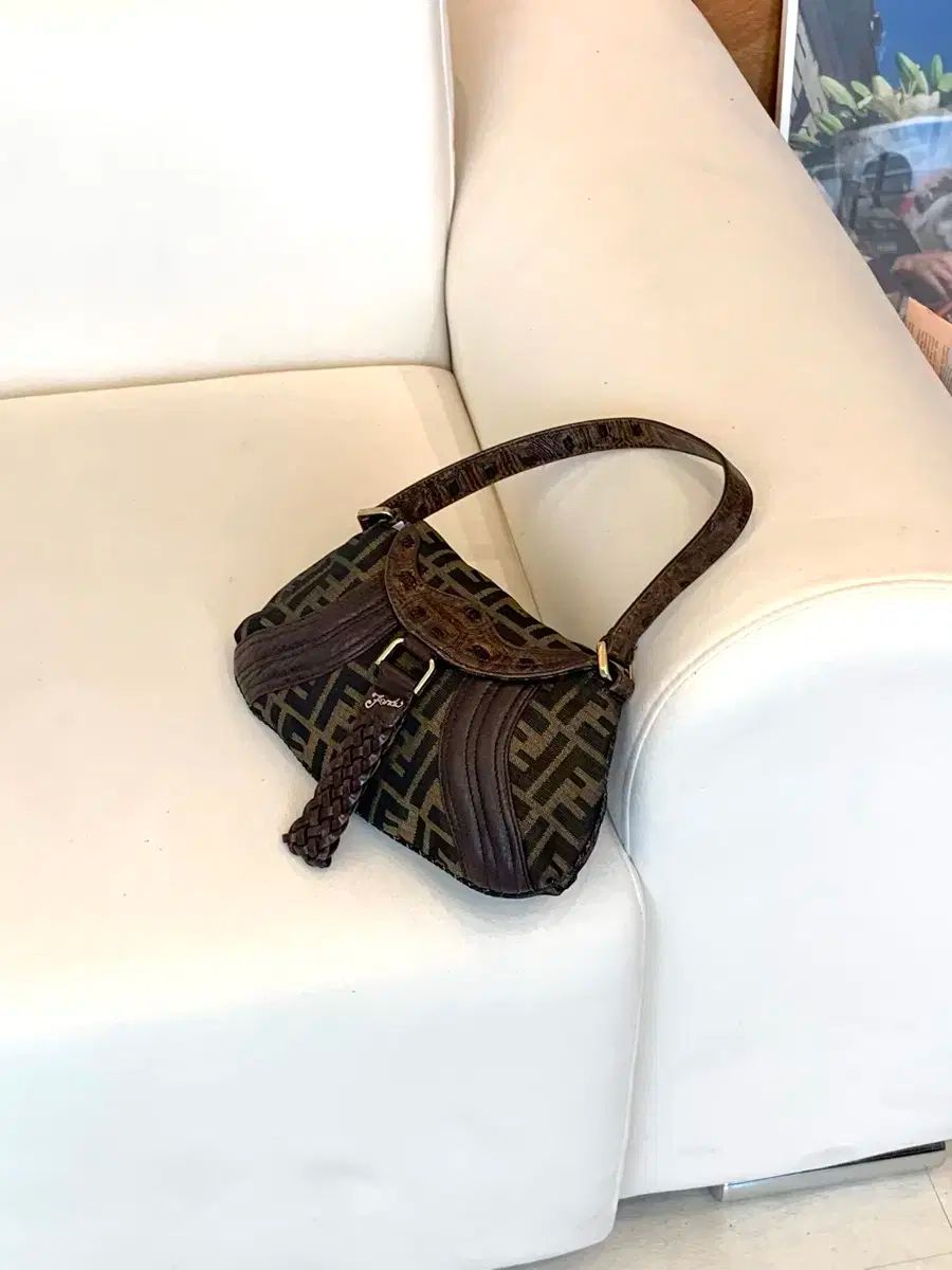 レア FENDI スパイ ミニ