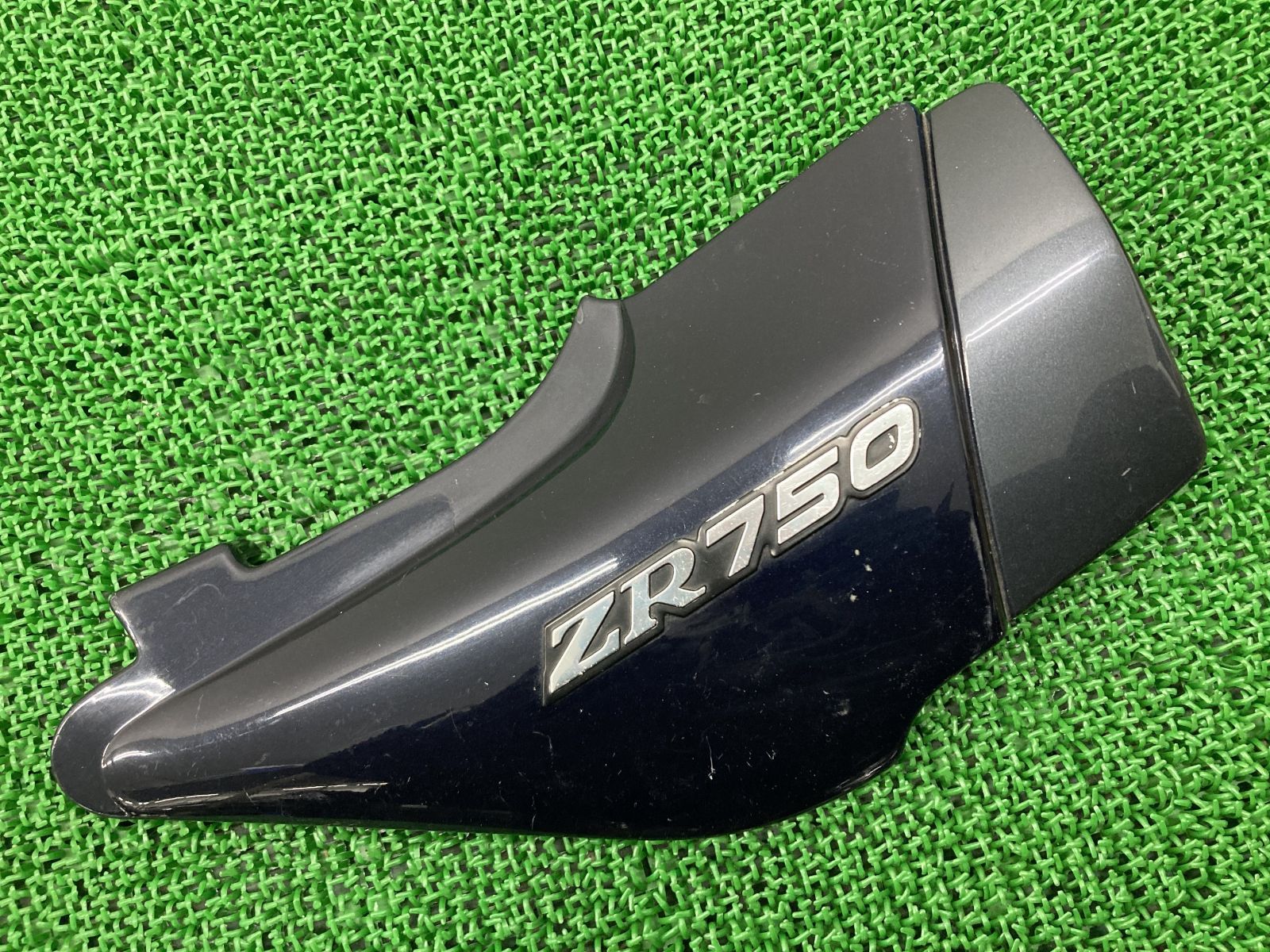 ゼファー750 サイドカバー 右 紺M カワサキ 純正 ZR750C D コケキズ