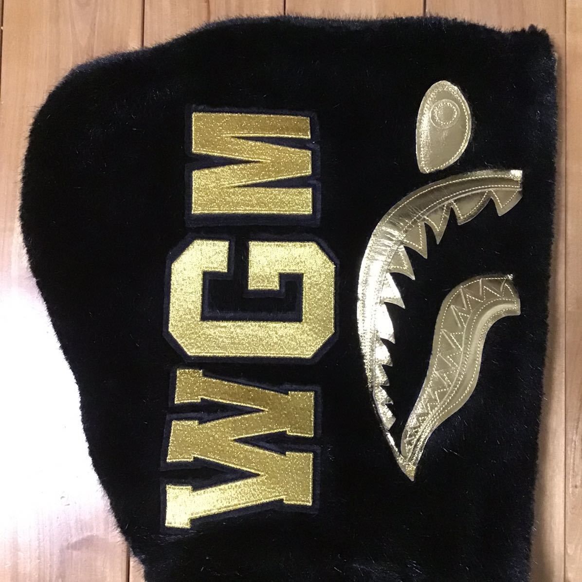 世界5店舗限定 FAUX FUR シャークパーカー shark BAPE - メルカリ