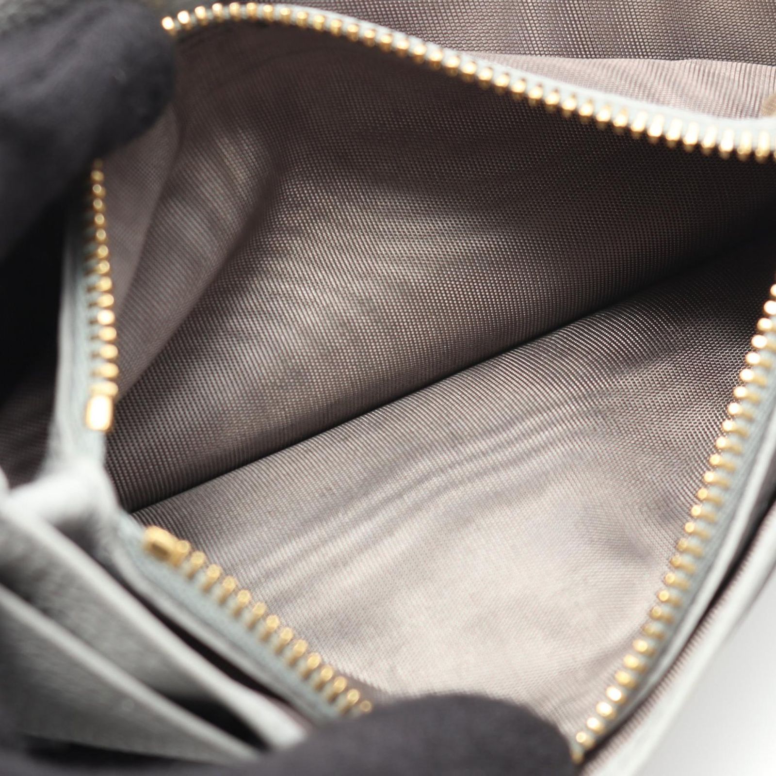 ミュウ ミュウ Miu Miu 三つ折り長財布 ヴィッテロダイノ 5MH024  