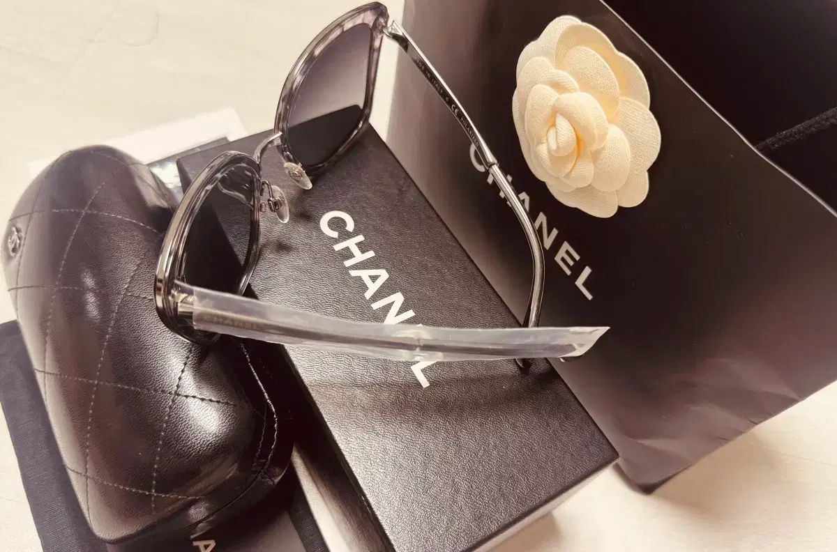 CHANEL シャネル