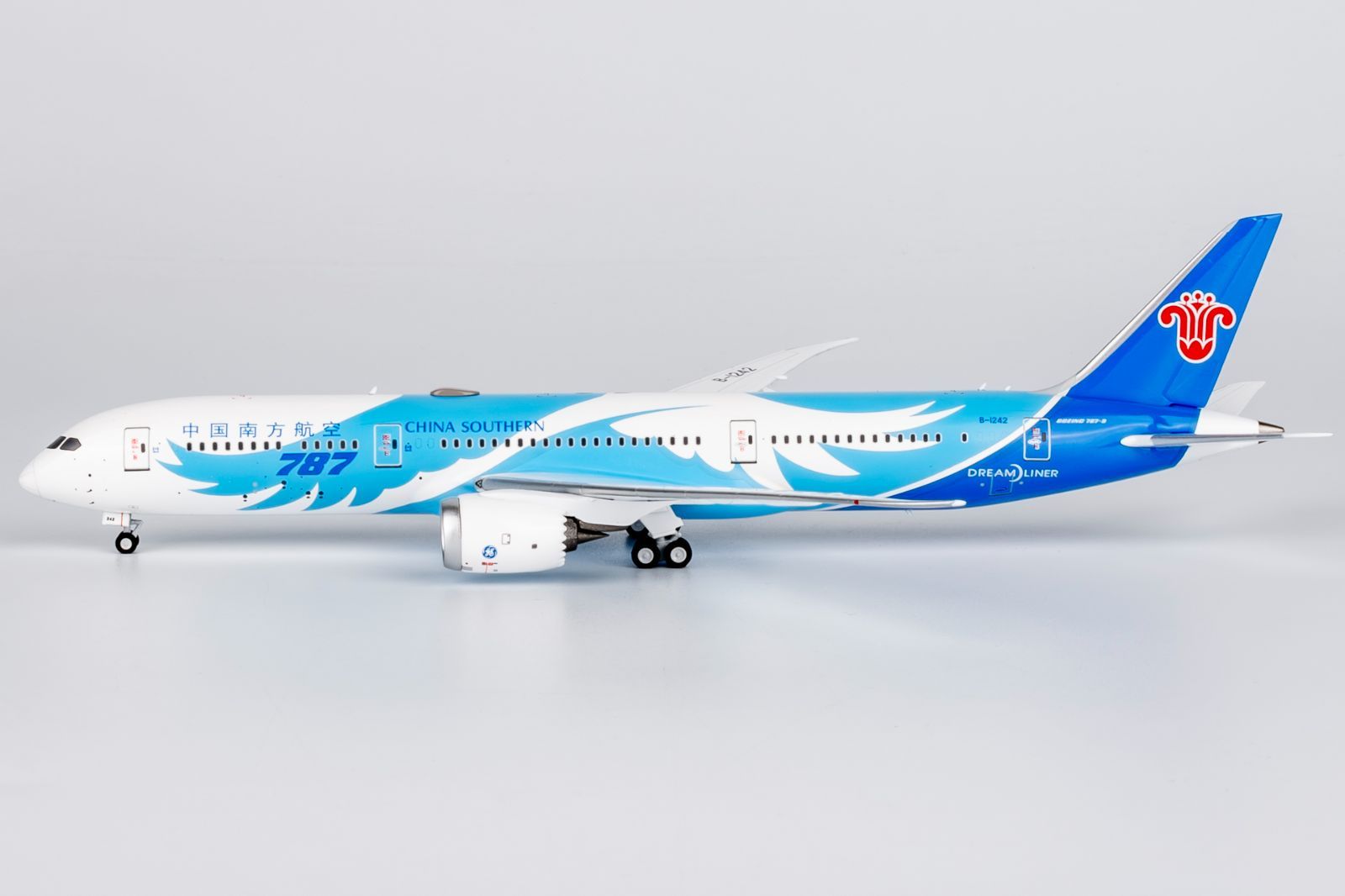 NGmodel 中国南方航空 787-9 ドリームライナー B-1242 1|400 24177
