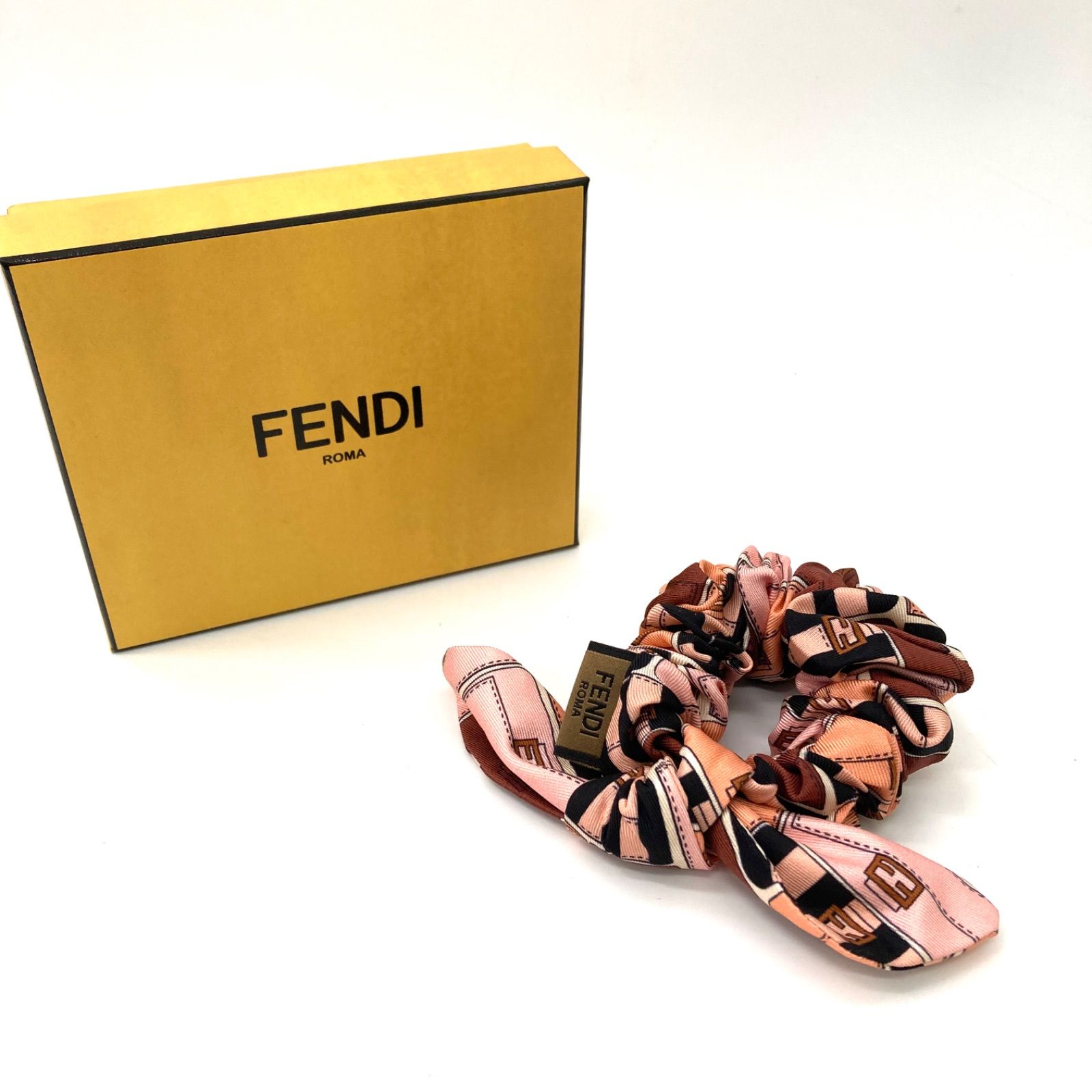 FENDI フェンディ シュシュ ピンク アクセサリー 髪飾り き