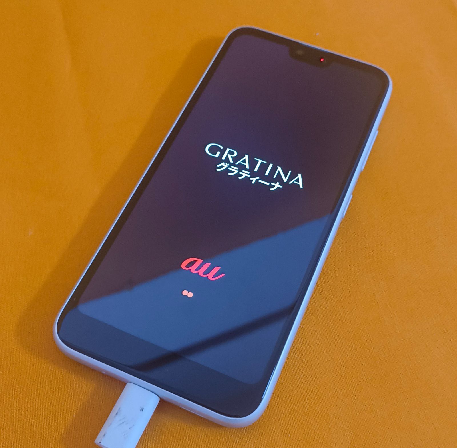 KYOCERA GRATINA KYV48 京セラ グラティーナ ホワイト 白 Android