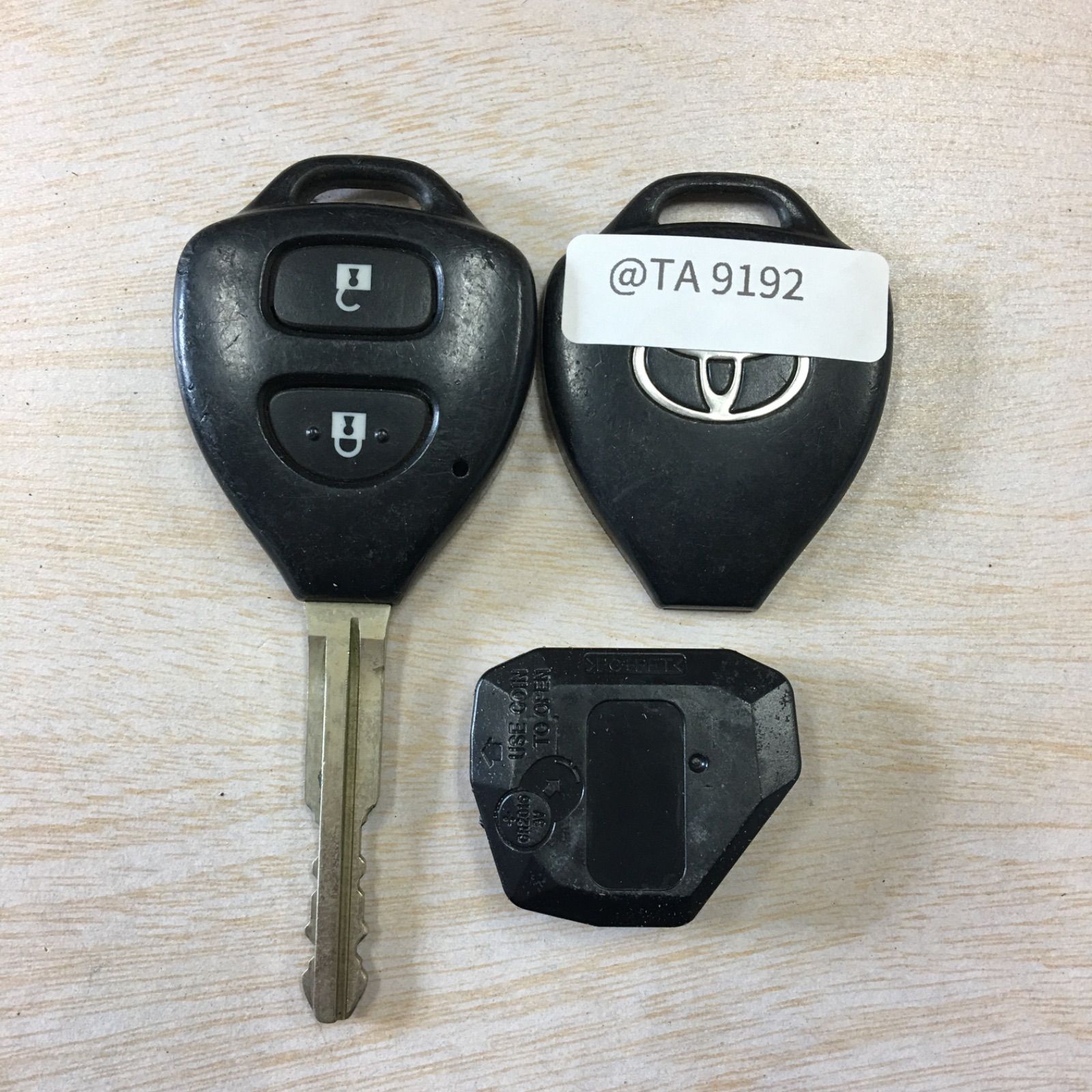 TA9192 基盤44030 トヨタ 純正 ハイエース レジアスエース 等 2ボタン