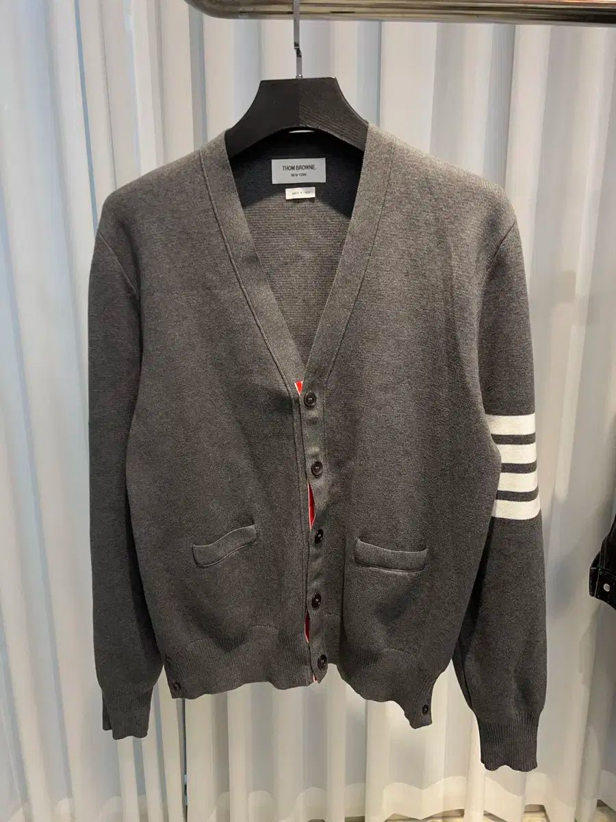 THOM BROWNE グレー Vネックカーディガン 5 ） Thom Browne(トム・ブラウン) ミラノステッチ 四本サイド