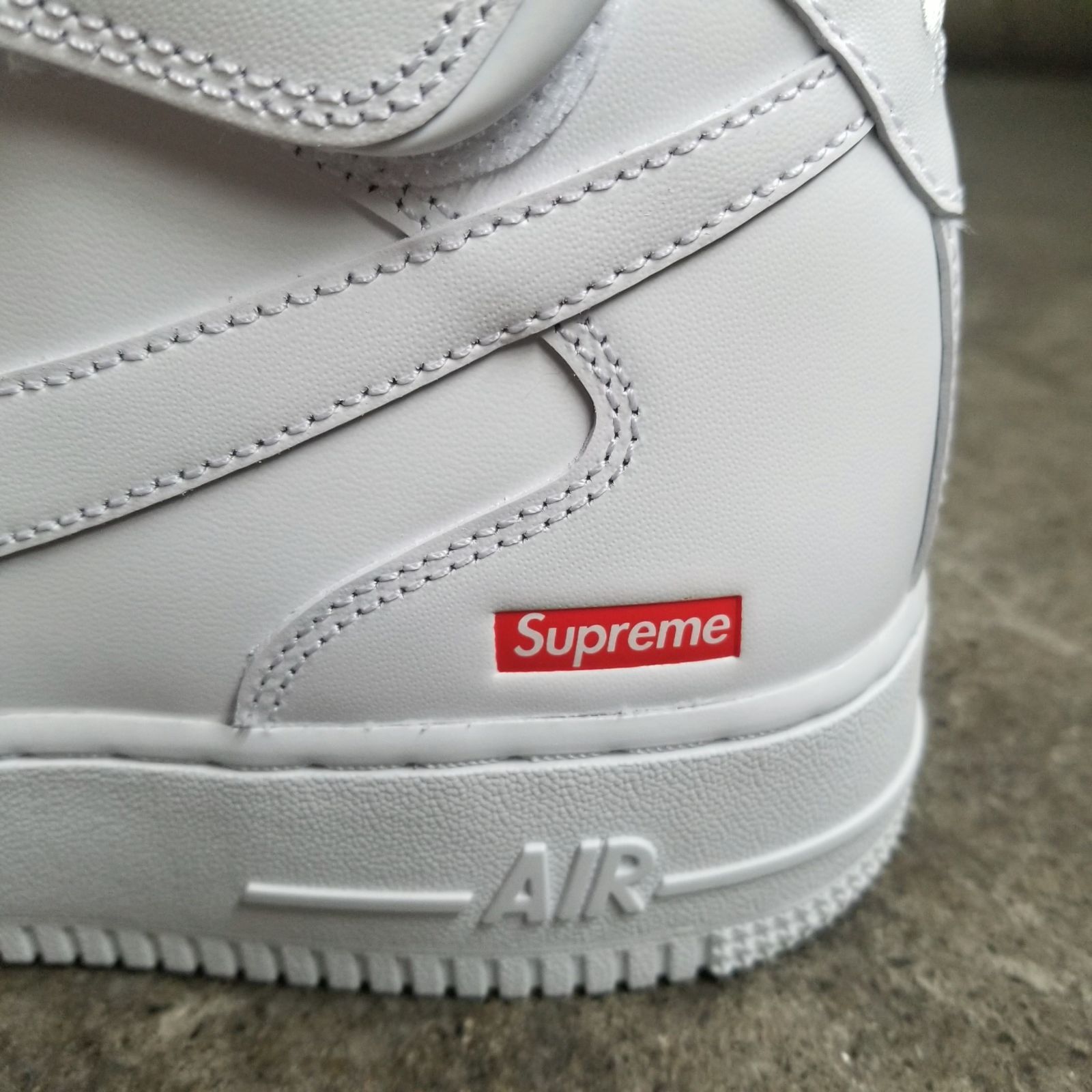 Supreme × NIKE AIR FORCE 1 MID SP 