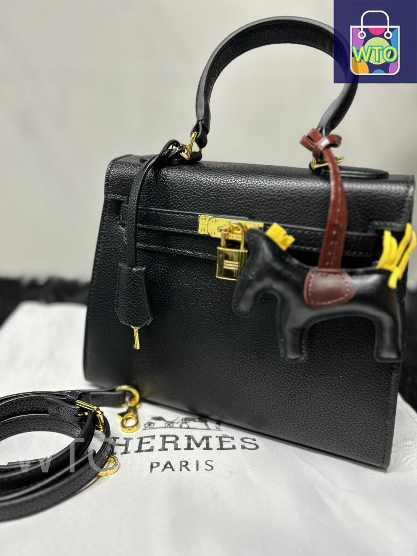 ブラックレザー ハンドバッグ オマケのチャーム付き~-WT0輸入