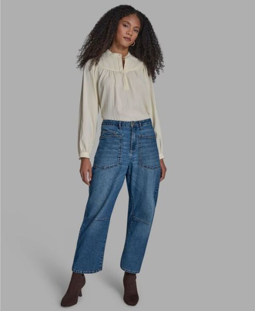送料無料 ビーシビージー レディース デニムパンツ ボトムス Women s Knee Seam Patch Pocket Barrell-Leg Jeans Authentic