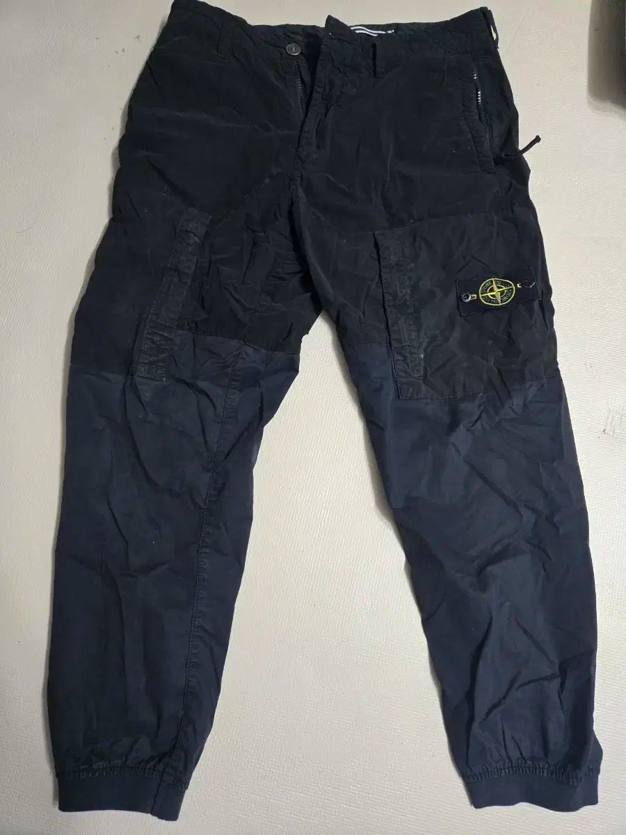 STONE ISLAND ストーンアイランド ジョガーパンツ 店内商品